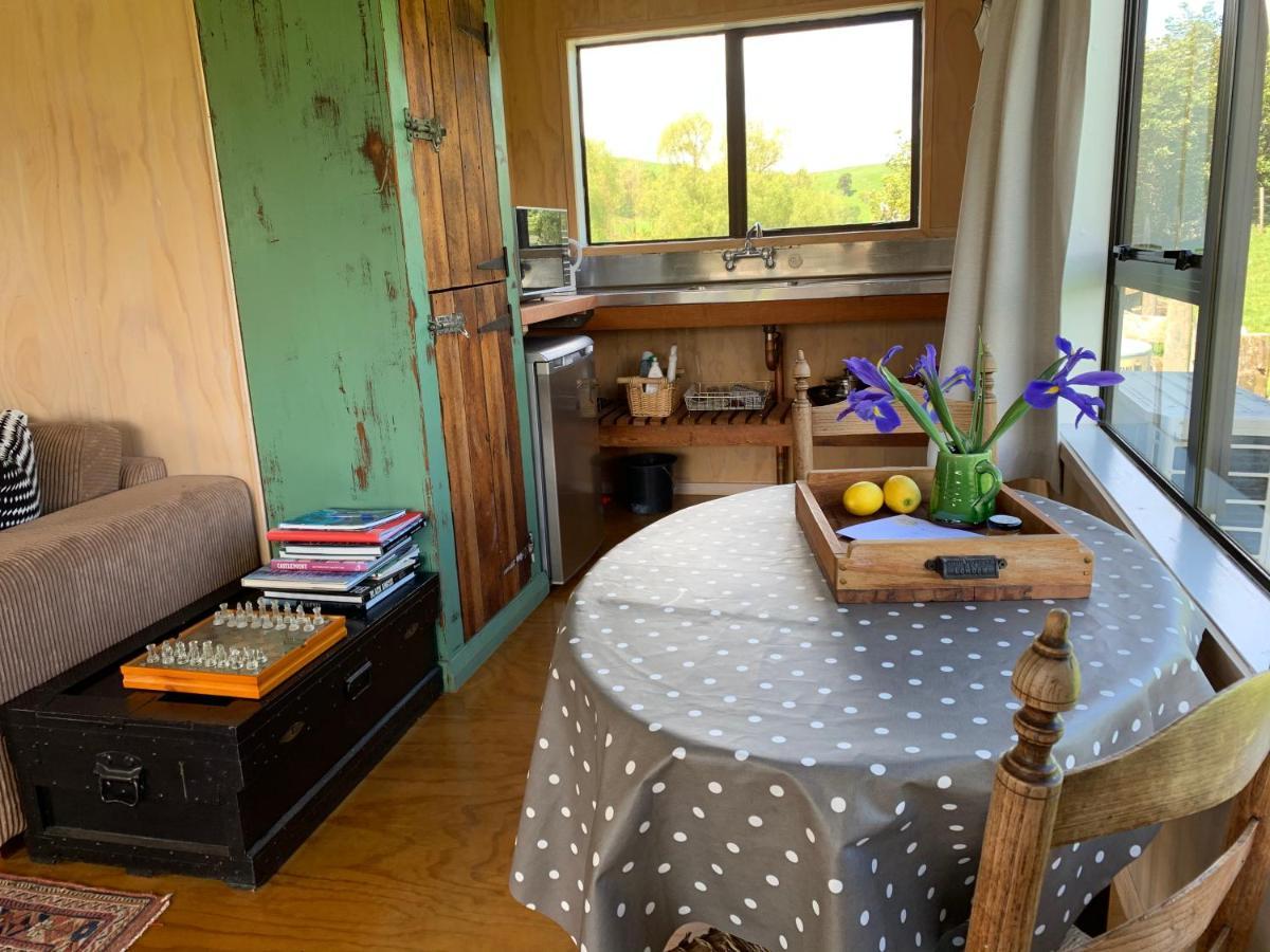 Fallow Hut Masterton Buitenkant foto
